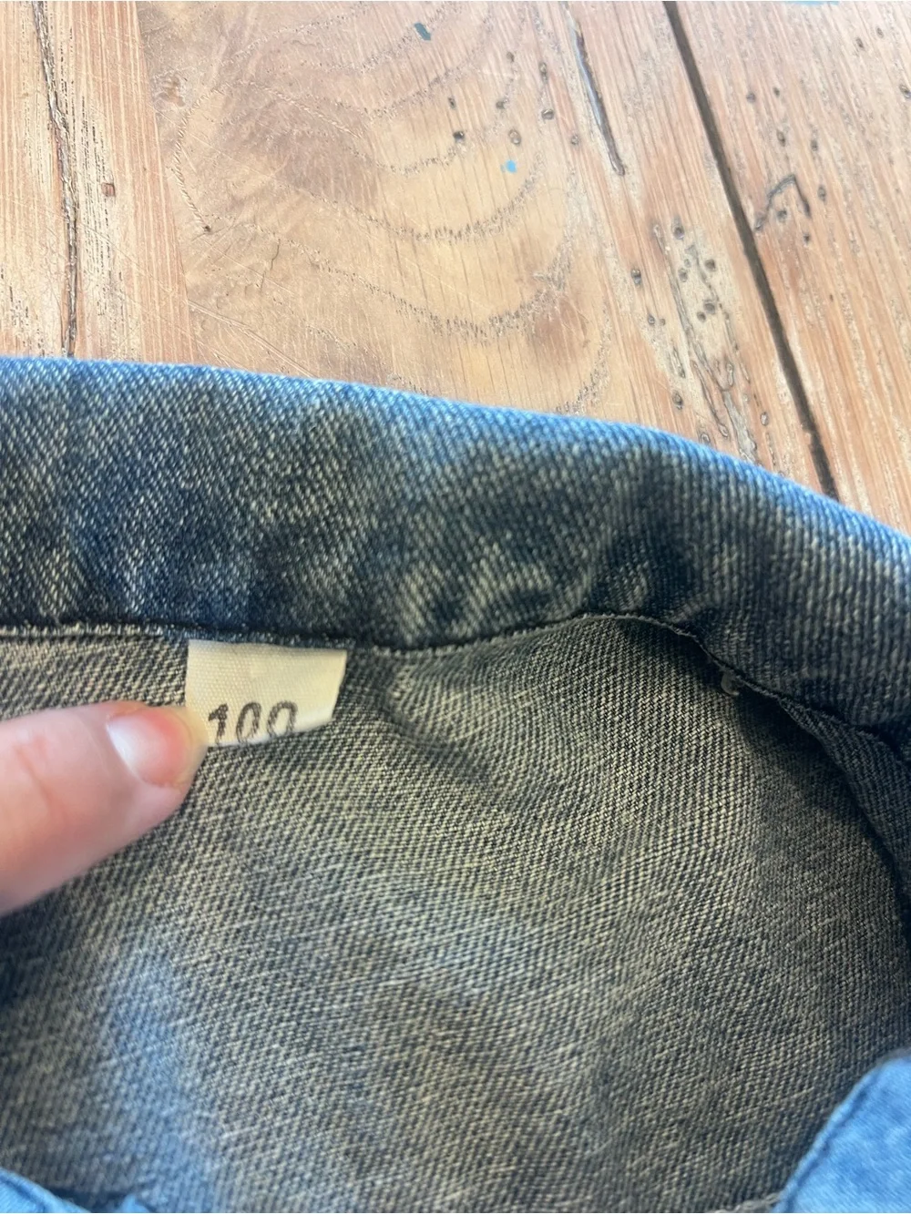 Cropped Kids Denim Jacket 4T Light Blue Snap Bottons front pockets Stylish kids